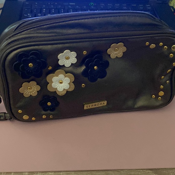 Sephora Accessories - EUC Sephora make up double zip make up case